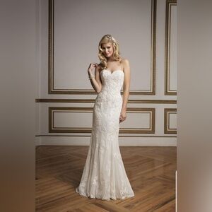 Lace and Point D'Esprit Tulle Sweetheart Wedding Gown Justin Alexander 12